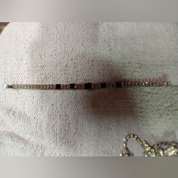 Rhinestone and black silvertone bracelet - Picture 8 of 8